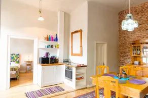 Art Deco Apartment| spacious & bright| city centre - Image 3