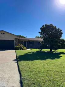 Updated three bedroom home across from park - Image 3