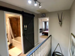 Spacious BRIGHT 1500 Sq Foot Burlington Townhouse! - Image 2