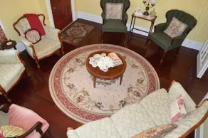 A Victorian Rose, DOWNTOWN, Hot Tub, Rec Room,couples, families & groups welcome - Image 5