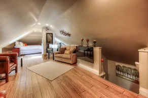 Beautiful Quiet Kitchener Loft - Image 5