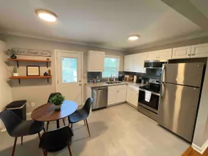 Amazing Bungalow In The City! - Image 4