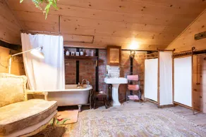 Owls Nest Cabin by creek c.1840 in Hudson Valley - Image 3