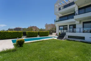 Sia's Luxury Maisonette - Image 3