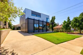 Modern Luxury Roof-deck Escape in Downtown OKC - Image 3