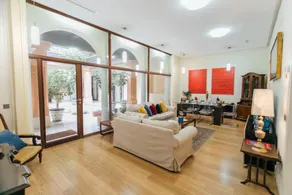 Stunning Upscale Inner Courtyard - Image 2