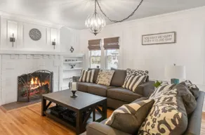 Gorgeous Downtown Bungalow, Walk Everywhere!!! - Image 2