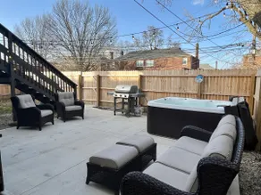 The Shores | K Bed | Hot Tub | Heart of Grandview - Image 2