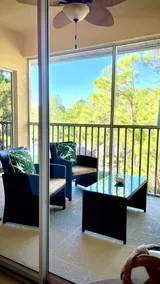 Stylish Top-Floor w/ Elevator 2 Bed/2 Bath Condo! - Image 4
