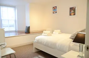 Modern 1 bedroom apartment close to Penzance town centre. - Image 3