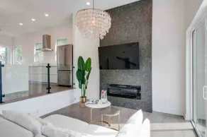 Luxurious Home w/roof top - 2 miles from Broadway! - Image 3