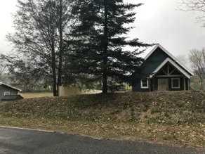 Farm cabin close to downtown - Image 2