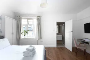 Three Bedrooms Flat Central London-Emirate - Image 4