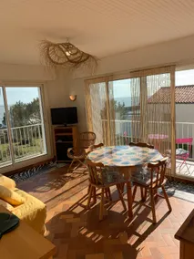 Adorable T2 apartment (45m2) in a residence with panoramic sea view - Image 4