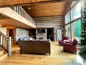 Authentic Log Cabin in McGrady — Sleeps 7! - Image 3