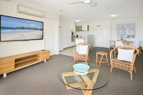 Alexandra Headland Resort Heaven, Pool / Beach ZD8 - Image 4