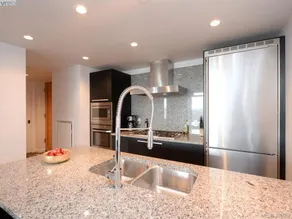 Luxury 1 bdrm. Empress view. Secure parking, pool. - Image 3