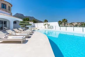 Top Villa on frontline of the Mediterranean - Image 2