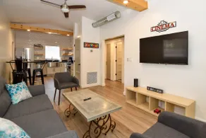 Main stay | Centrally located to main attractions - Image 2