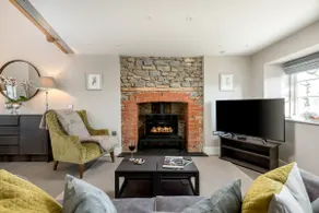 Stunning views, garden, dogs welcome, parking - Image 5