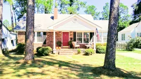 Bella Grace Cottage- Clean, Comfy & Available Now - Image 3