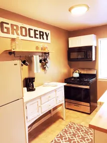 Cozy, creekside guest suite with private entrance - Image 5