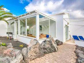Spacious 2 bed bungalow in a quiet complex with a pool - A3 - Image 5