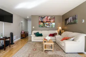Private 5 Star Cozy CondoW/ Parking! - Image 2