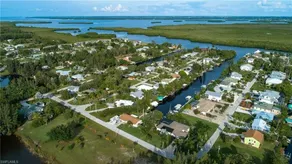 Calling Waters-Gulf access w/dock, pool and HT. - Image 2