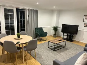 Lovely 2 bedroom apartment with parking space - Image 3