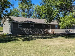 Ranch house/hunting lodge for the whole family close to lake, river & hunting - Image 4