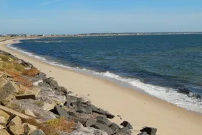 P-Town 2br Beach Beauty on the Bay. Water View! - Image 4