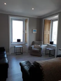 Tarbert large, bright, 4 bedroom flat with harbour views - Image 3