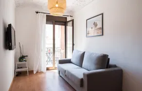 Modern and stylish apartment in Poble Sec - Image 3