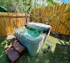 💙of City | Easy parking | Private yard + King Bed💙 - Image 2