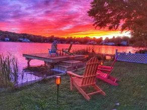 Cozy Oasis, Lakefront with Stunning Sunset Views - Image 2
