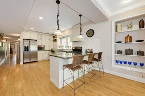 Condo with open concept is a place to call home - Image 4