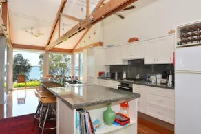 Lake Macquaries Edgewater Studio at Morisset Memories - Image 4