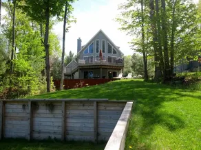 Spacious 5 bedroom lakefront home - Image 2