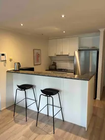 Spacious apartment minutes from the CBD - Image 3