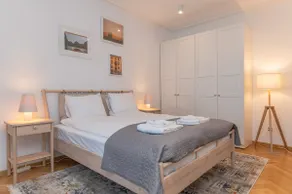 Industrial 2BD Flat - 3 Min to Metro & Stadium by Flat Manаger - Image 2