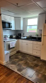 Spacious, modern and central 3 bedroom apartment - Image 4