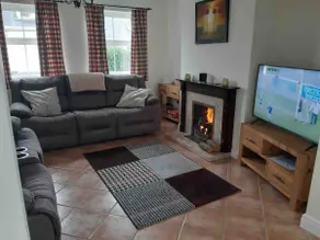 Cheerful 3 bedroom cottage near beach and village - Image 2