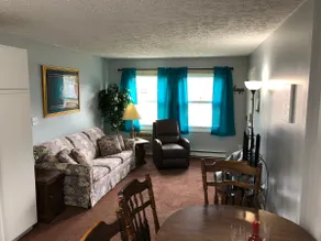 2 Bedroom 1 Bath Apt. in quiet cozy neighborhood - Image 3
