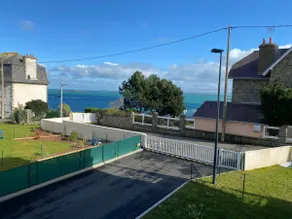 3-star Sea View Apartment with Bike - Image 2