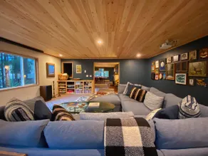 Naked Elk Lodge | 4 Bdrms, Hot Tub, Projector TV - Image 3