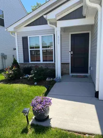 3 bedroom home like new “Central station” - Image 2
