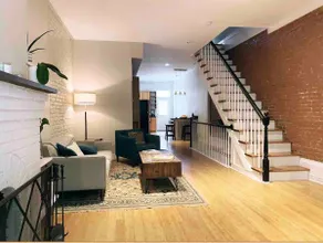 Spacious Victorian House plus Carriage House - Image 4