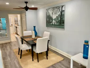 Historical Montrose 2 BRs /1ba with W/D apt 2 - Image 2