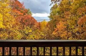 ⛰Dove’s Nest- Ridgetop Charmer w/ Deck & Hot Tub - Image 4